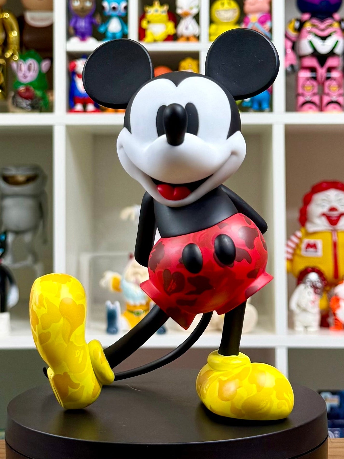 Mickey Mouse × BAPE – Red Camo (90 Aniversario) | Medicom Toy