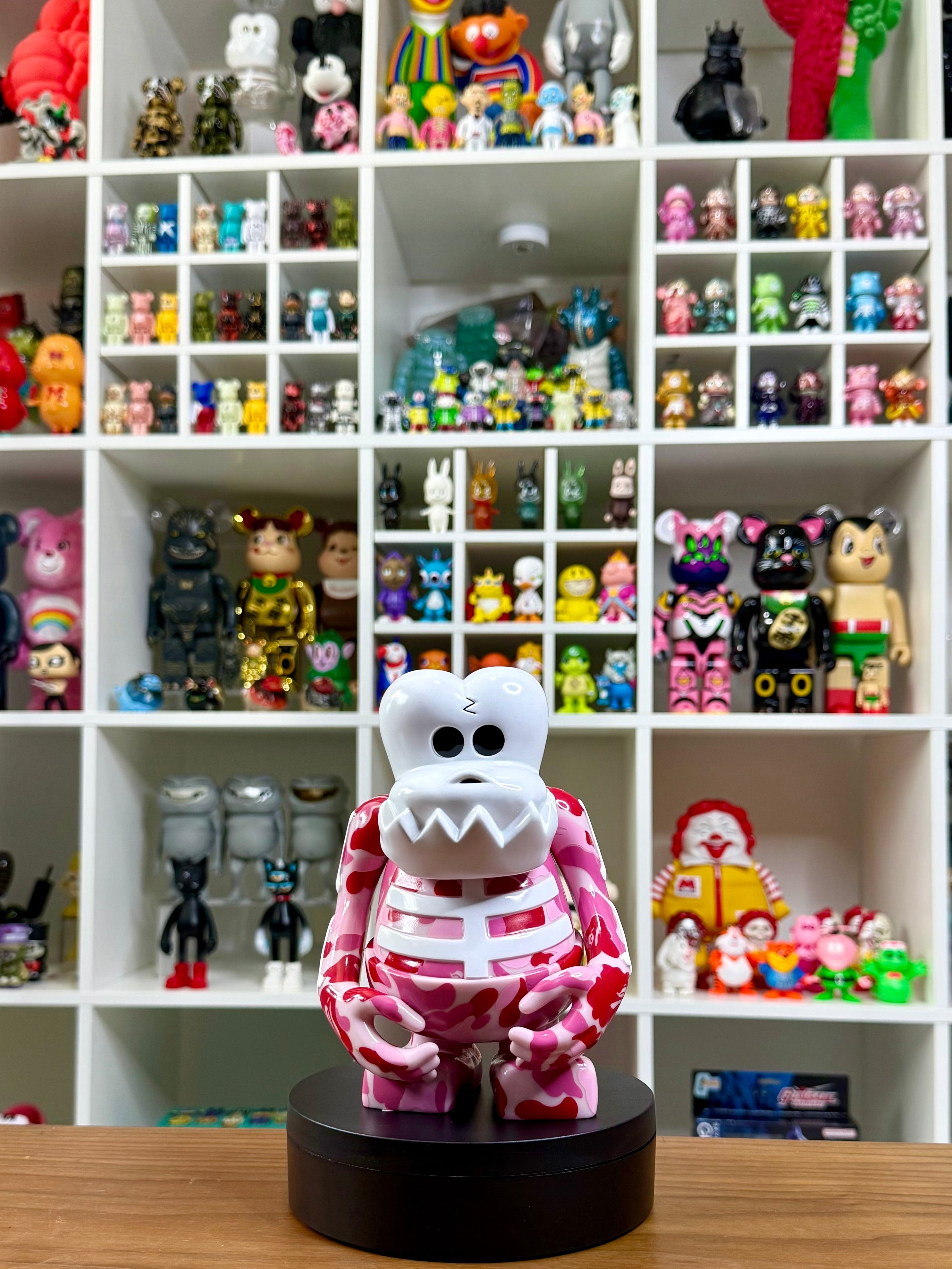 Bounty Hunter × A BATHING APE® – Shark Camo Figure (Pink)