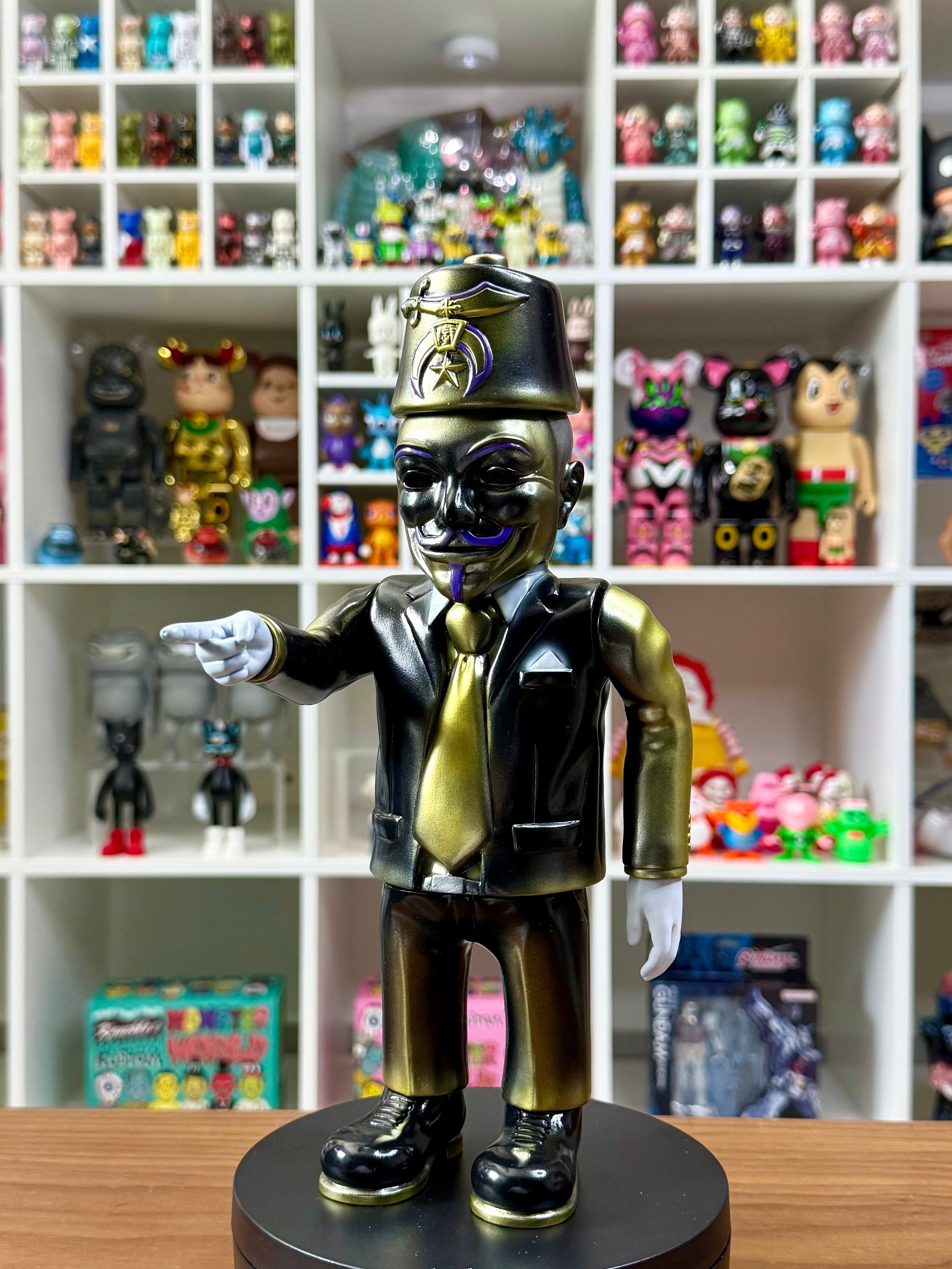 Illumina Toys – John Fawkes “Golden Lame” | Sofubi Japan