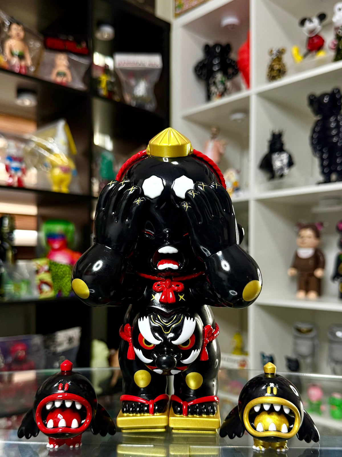 GRAPE BRAIN × BigBoysToys – TenguBoy Cheebow 2nd Color | Set de 3 Piezas (Negro)